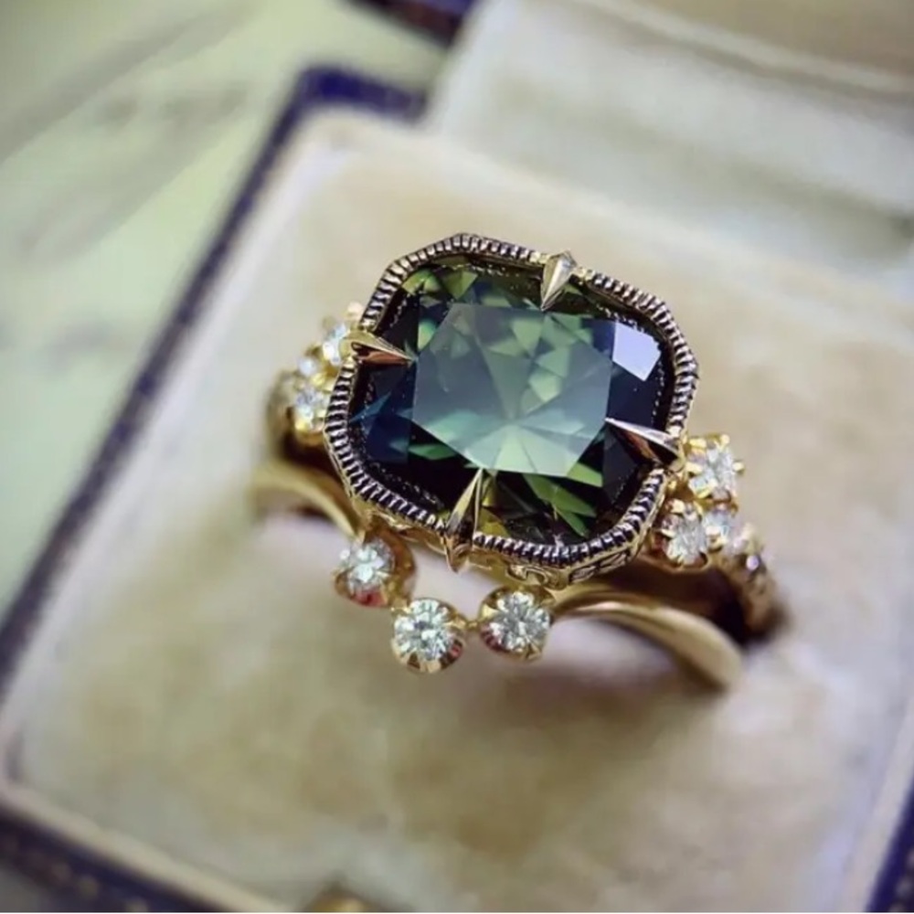 Vintage Double Band Ring with Faceted Green Gemstone
